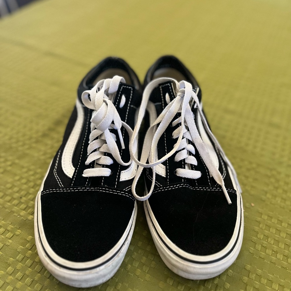 Vans Old Skool Sneakers Black And White
Men's 6.5 Womens 8.0 Shoes